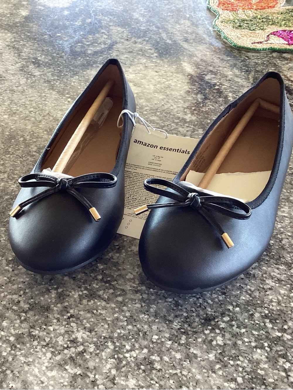 Amazon Essentials Girls' Black Ballet Flats with Bow Detail